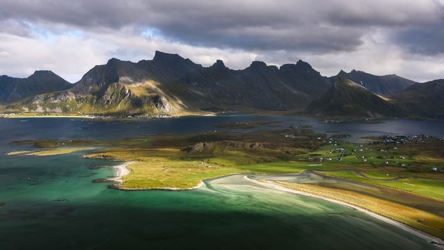 Plage de Sandbotnen, Fredvang